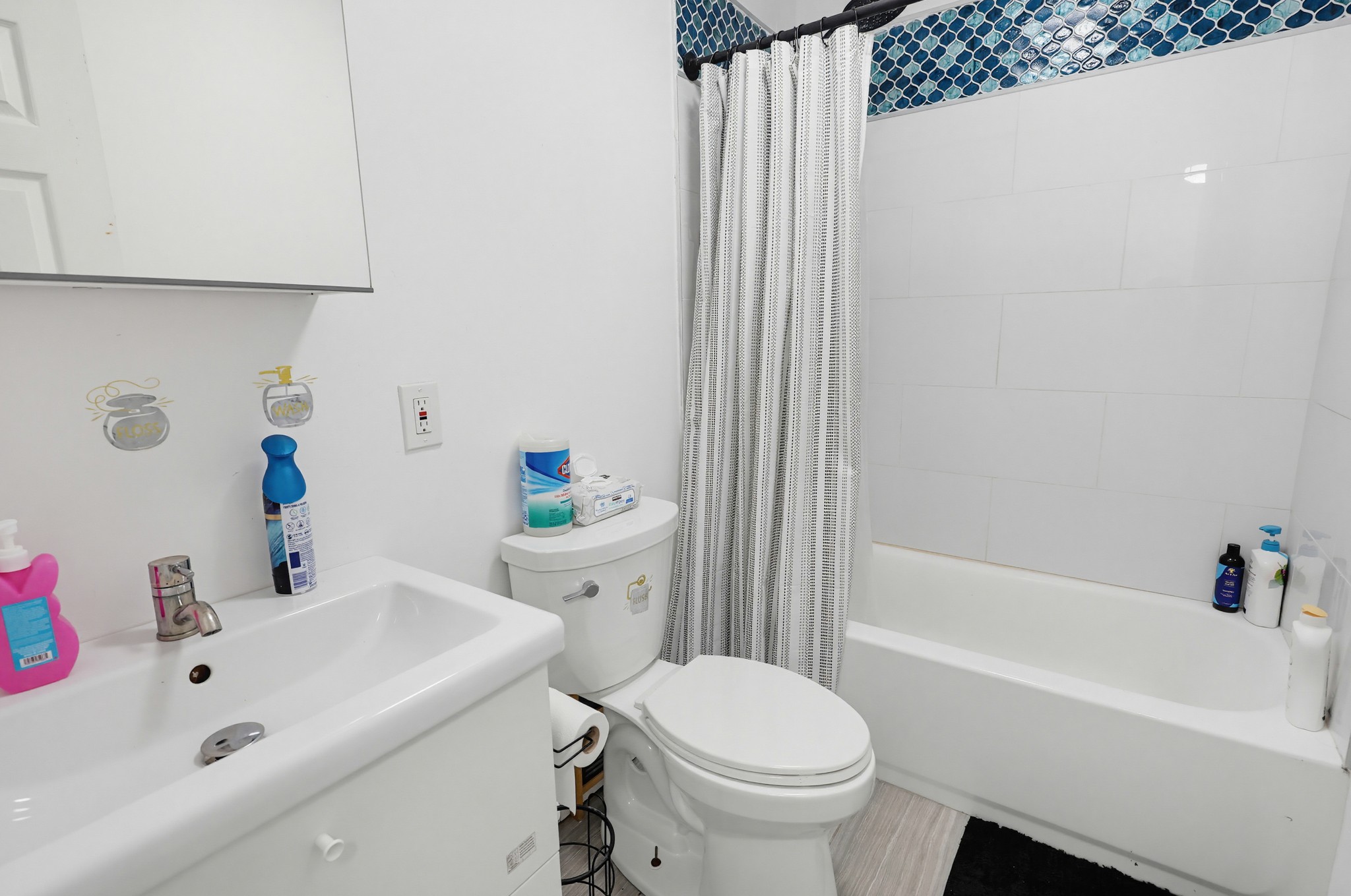 Virtual tour photo 33 of 115 for 8573-79 Glenhaven St
