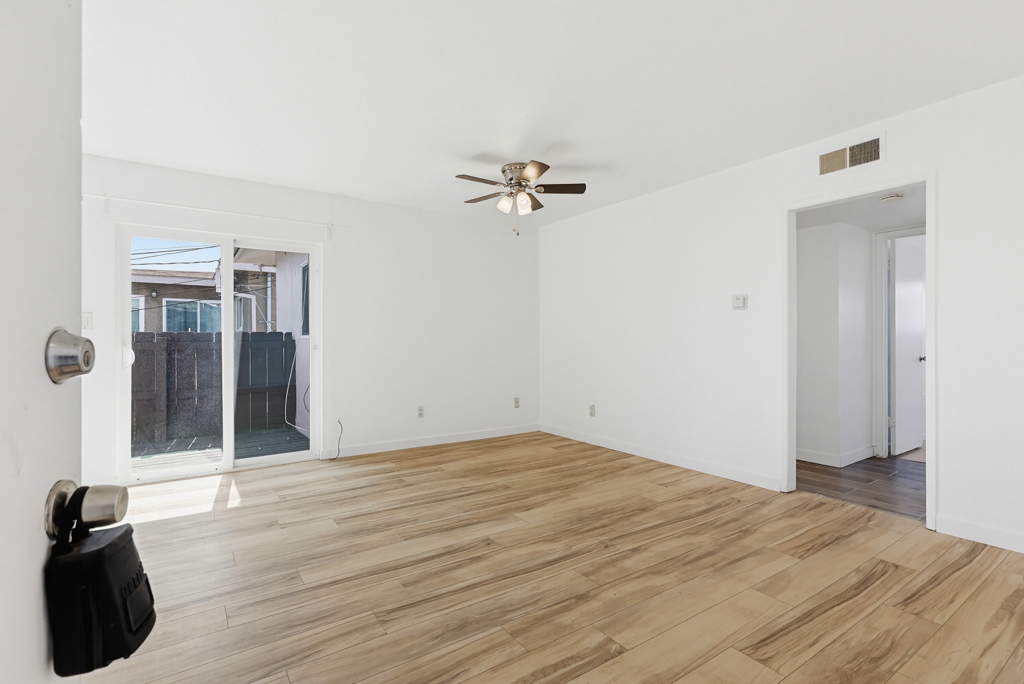 Virtual tour photo 40 of 115 for 8573-79 Glenhaven St