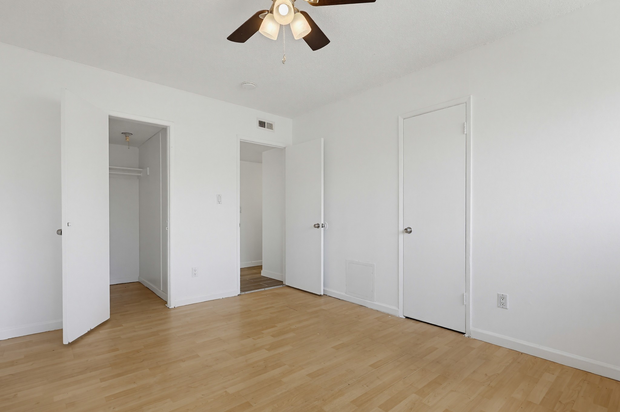 Virtual tour photo 53 of 115 for 8573-79 Glenhaven St
