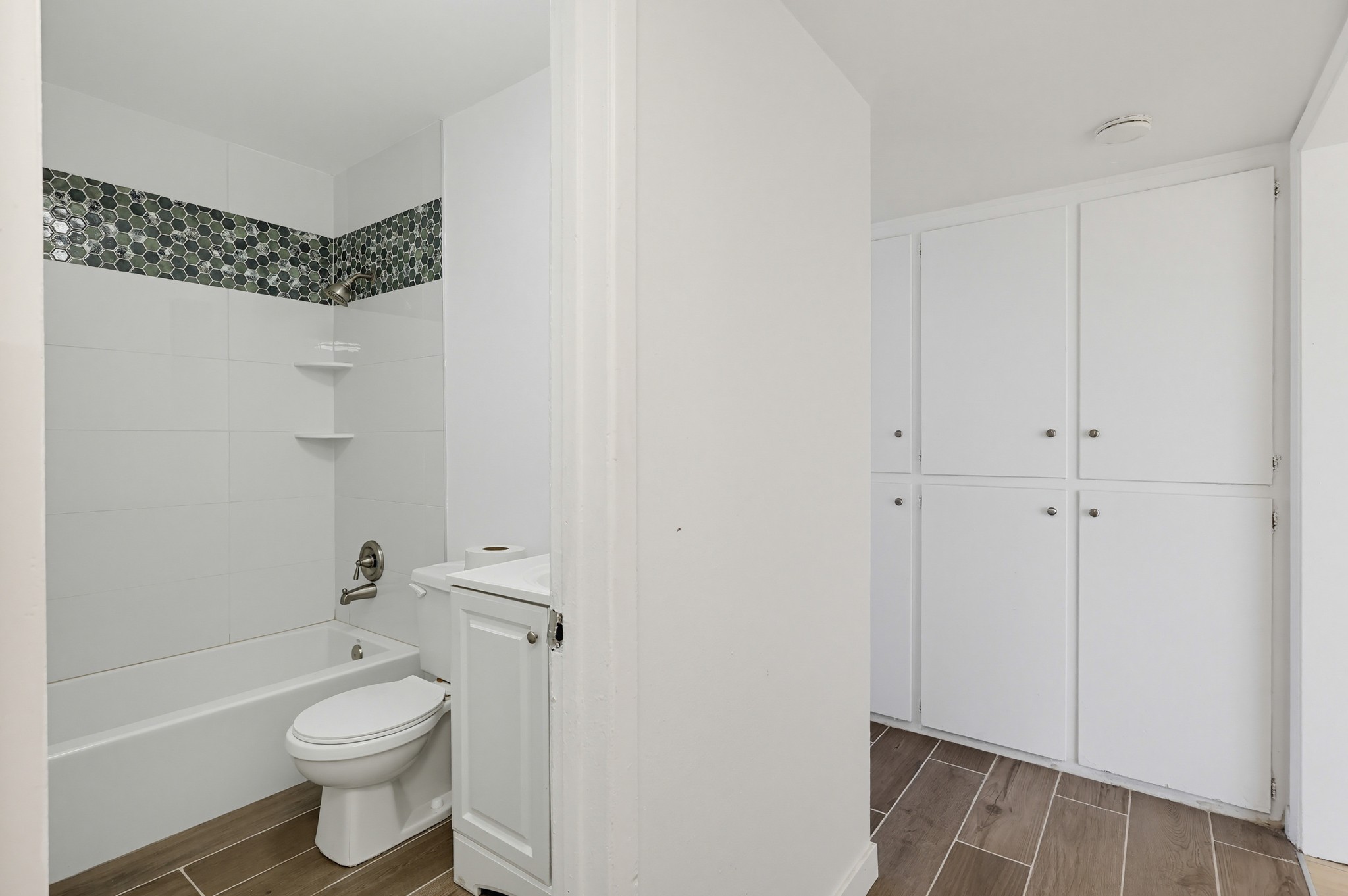 Virtual tour photo 54 of 115 for 8573-79 Glenhaven St