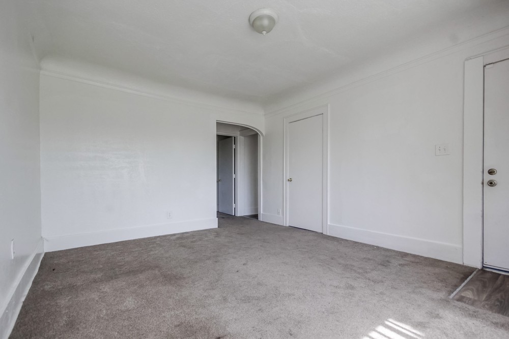 Virtual tour photo 8 of 38 for 859 Euclid Ave