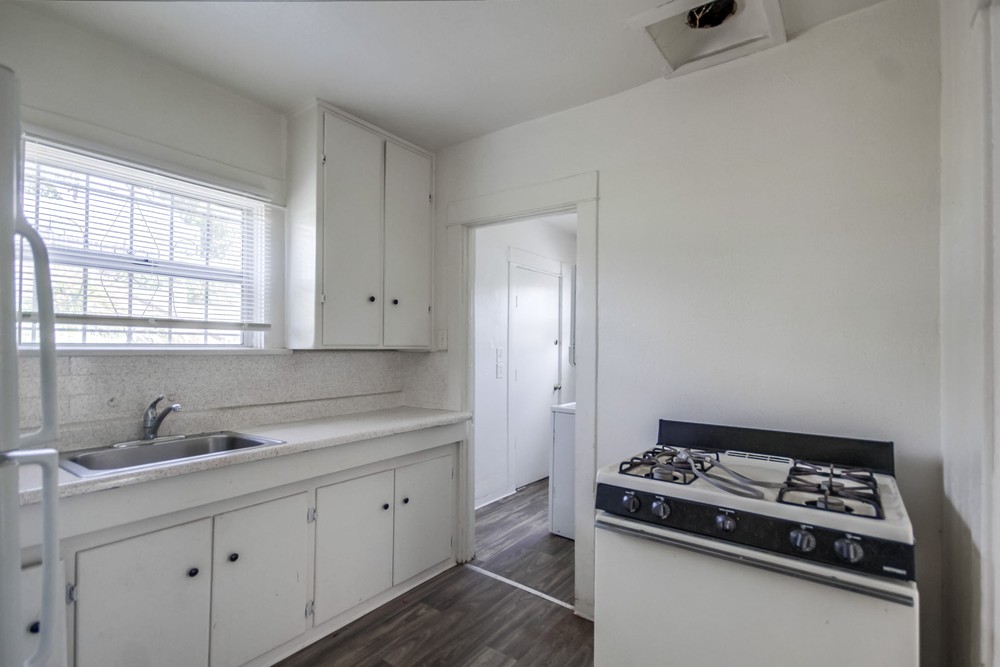 Virtual tour photo 18 of 38 for 859 Euclid Ave