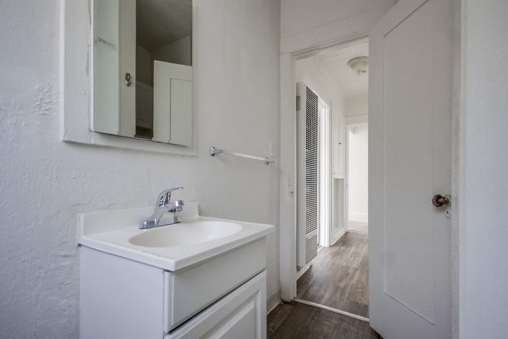 Virtual tour photo 29 of 38 for 859 Euclid Ave