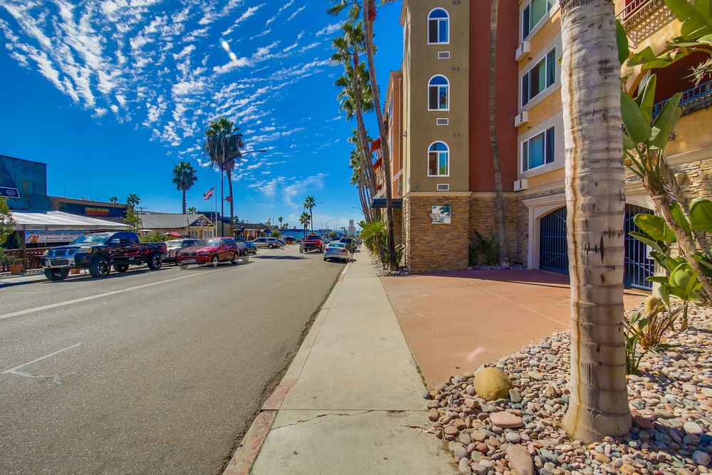 Virtual tour photo 3 of 21 for 860 Turquoise St #128