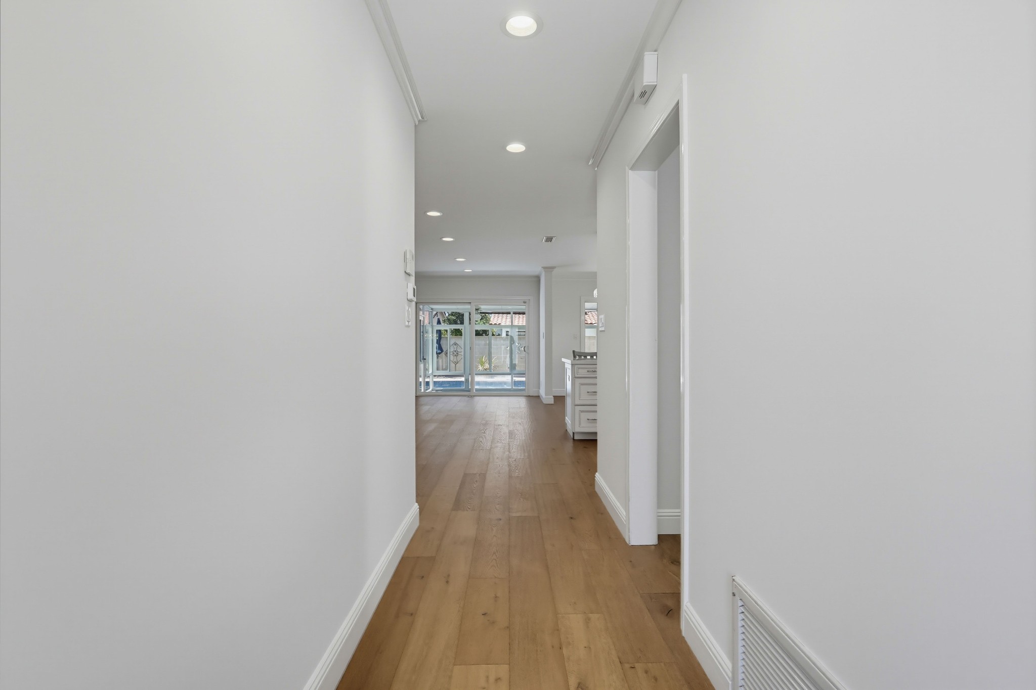 Virtual tour photo 6 of 49 for 861 Roxanne Ave