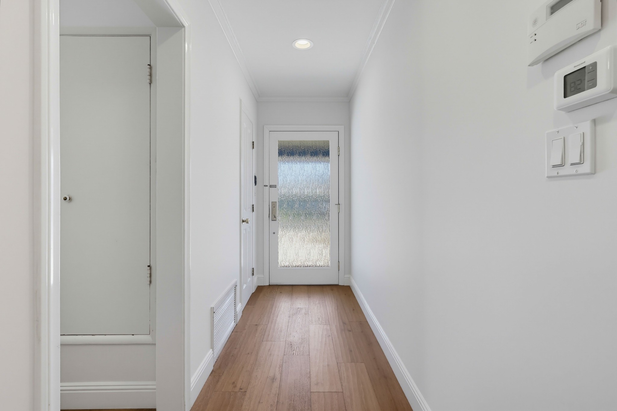 Virtual tour photo 7 of 49 for 861 Roxanne Ave