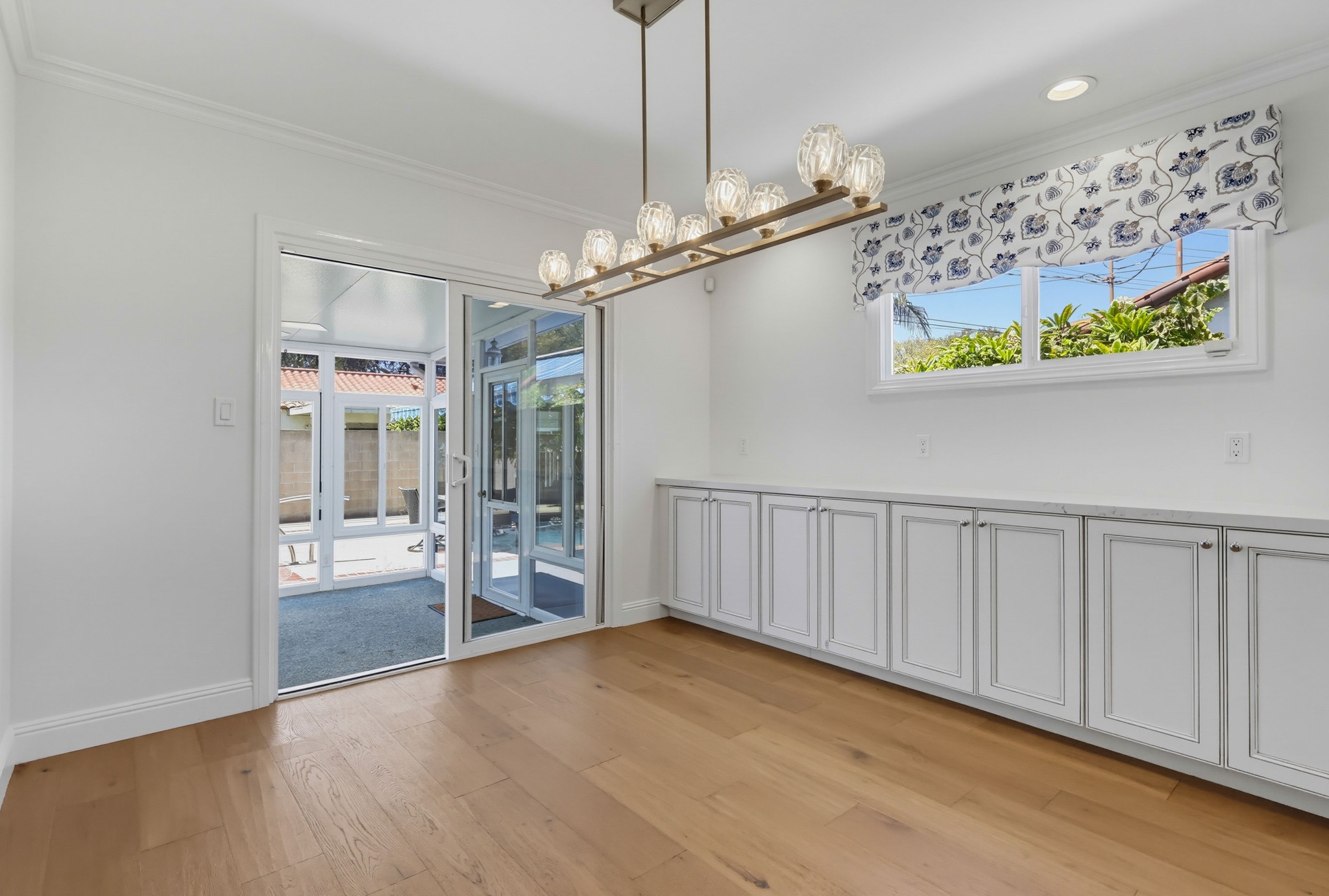 Virtual tour photo 12 of 49 for 861 Roxanne Ave