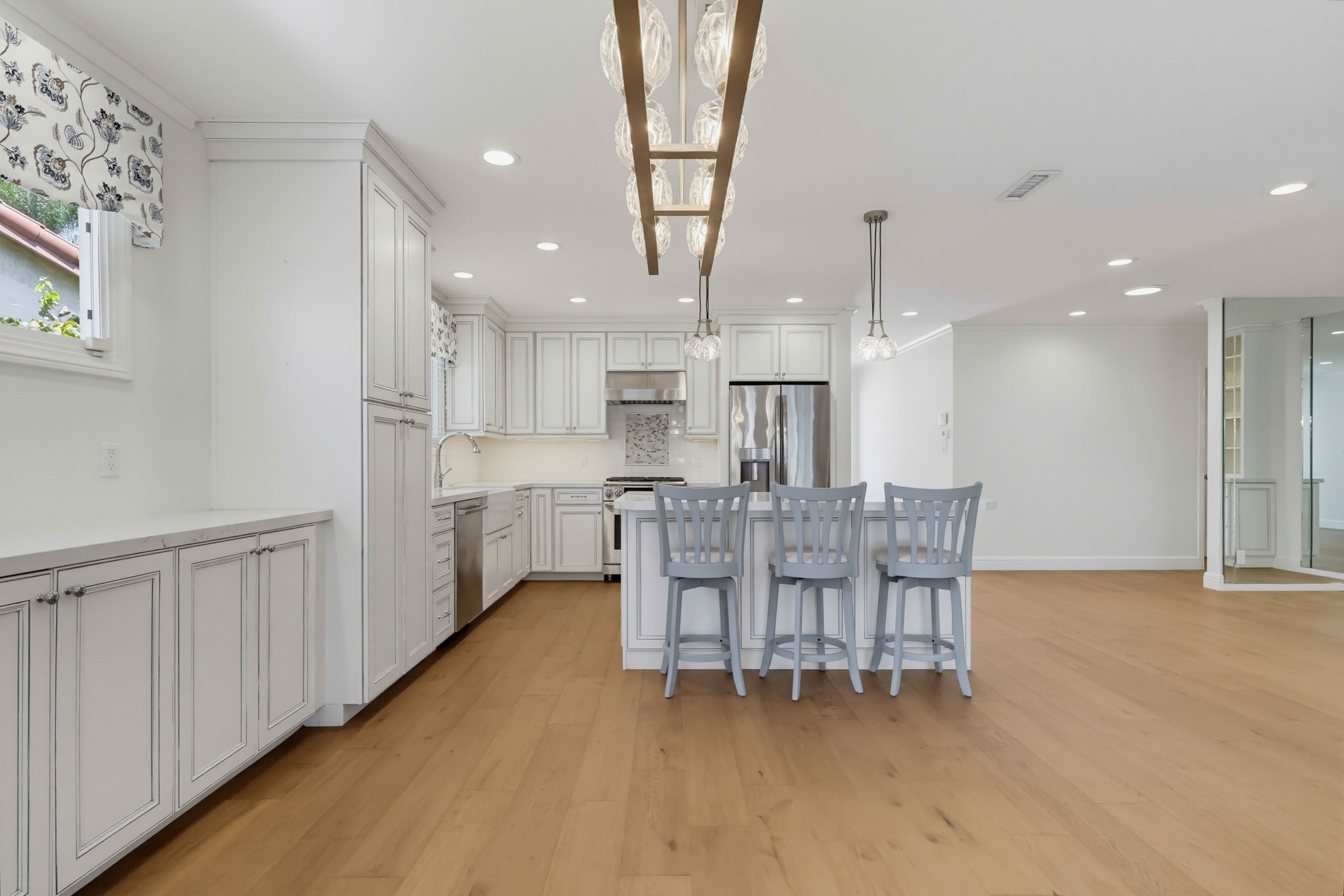 Virtual tour photo 14 of 49 for 861 Roxanne Ave