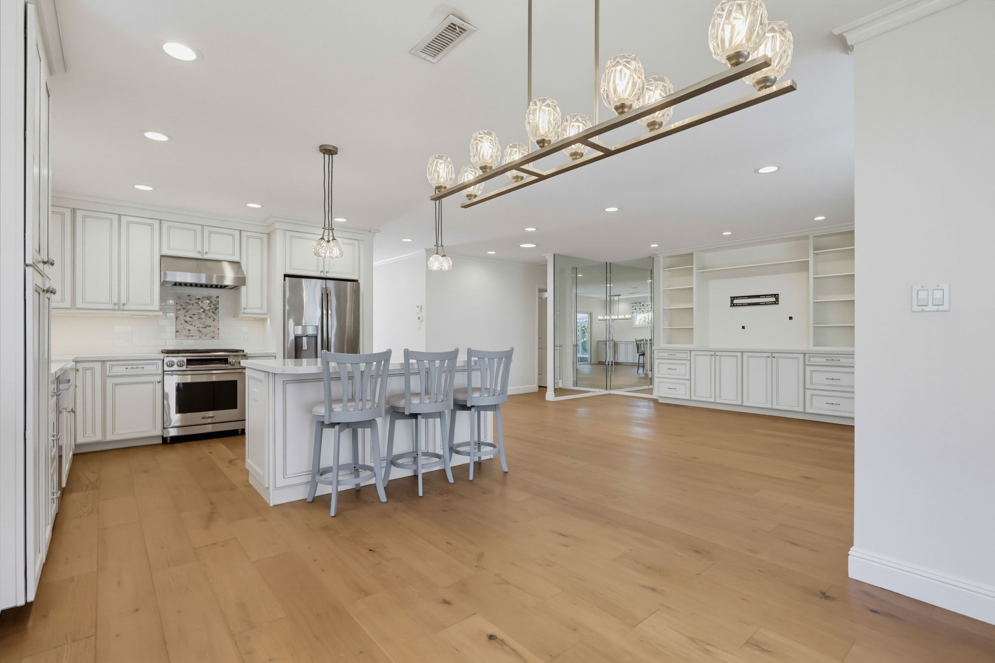 Virtual tour photo 15 of 49 for 861 Roxanne Ave