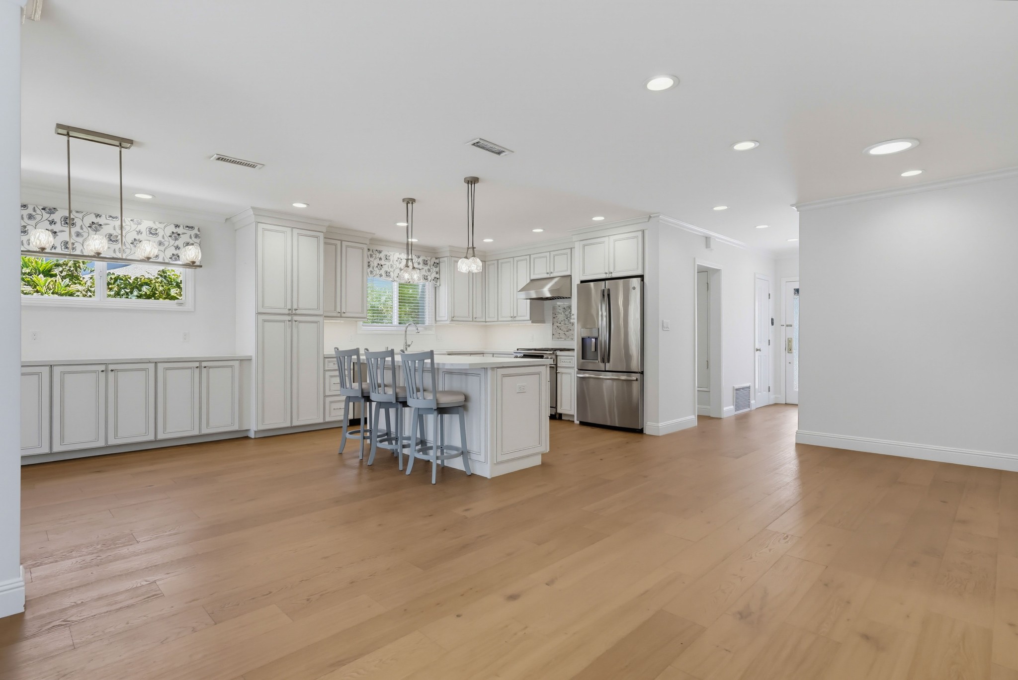 Virtual tour photo 16 of 49 for 861 Roxanne Ave