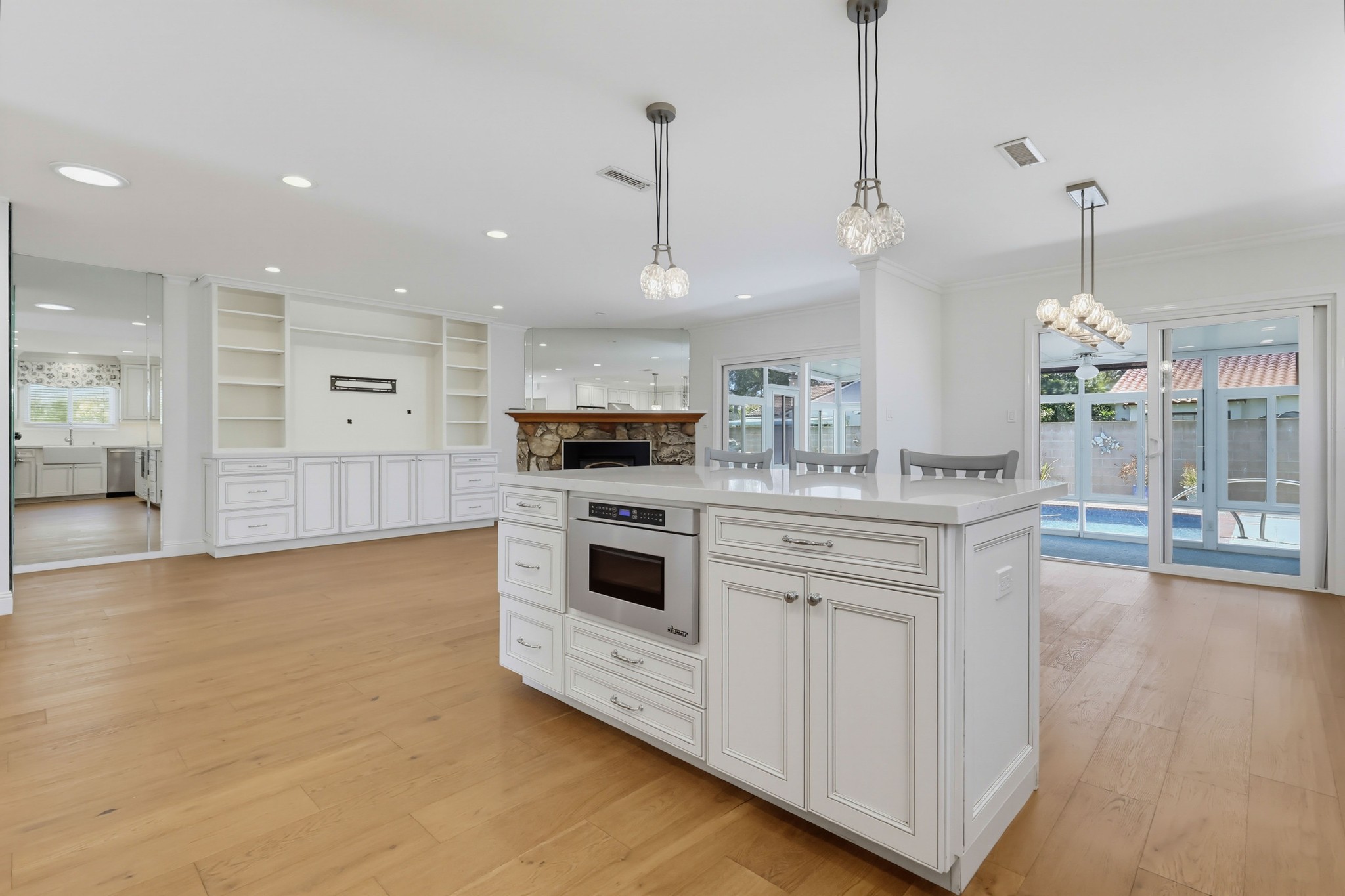 Virtual tour photo 21 of 49 for 861 Roxanne Ave