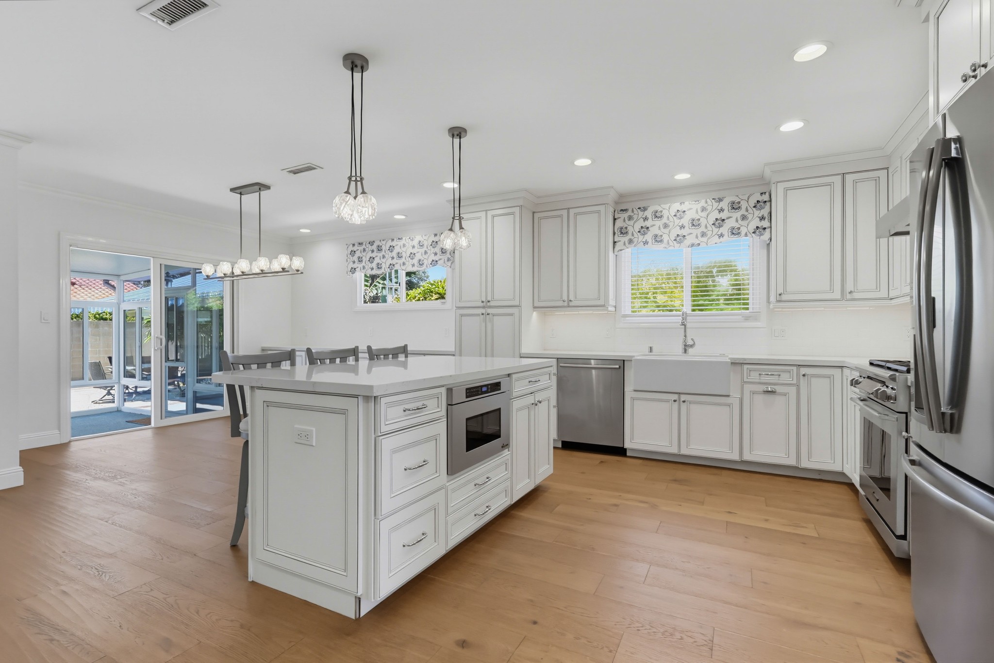 Virtual tour photo 22 of 49 for 861 Roxanne Ave