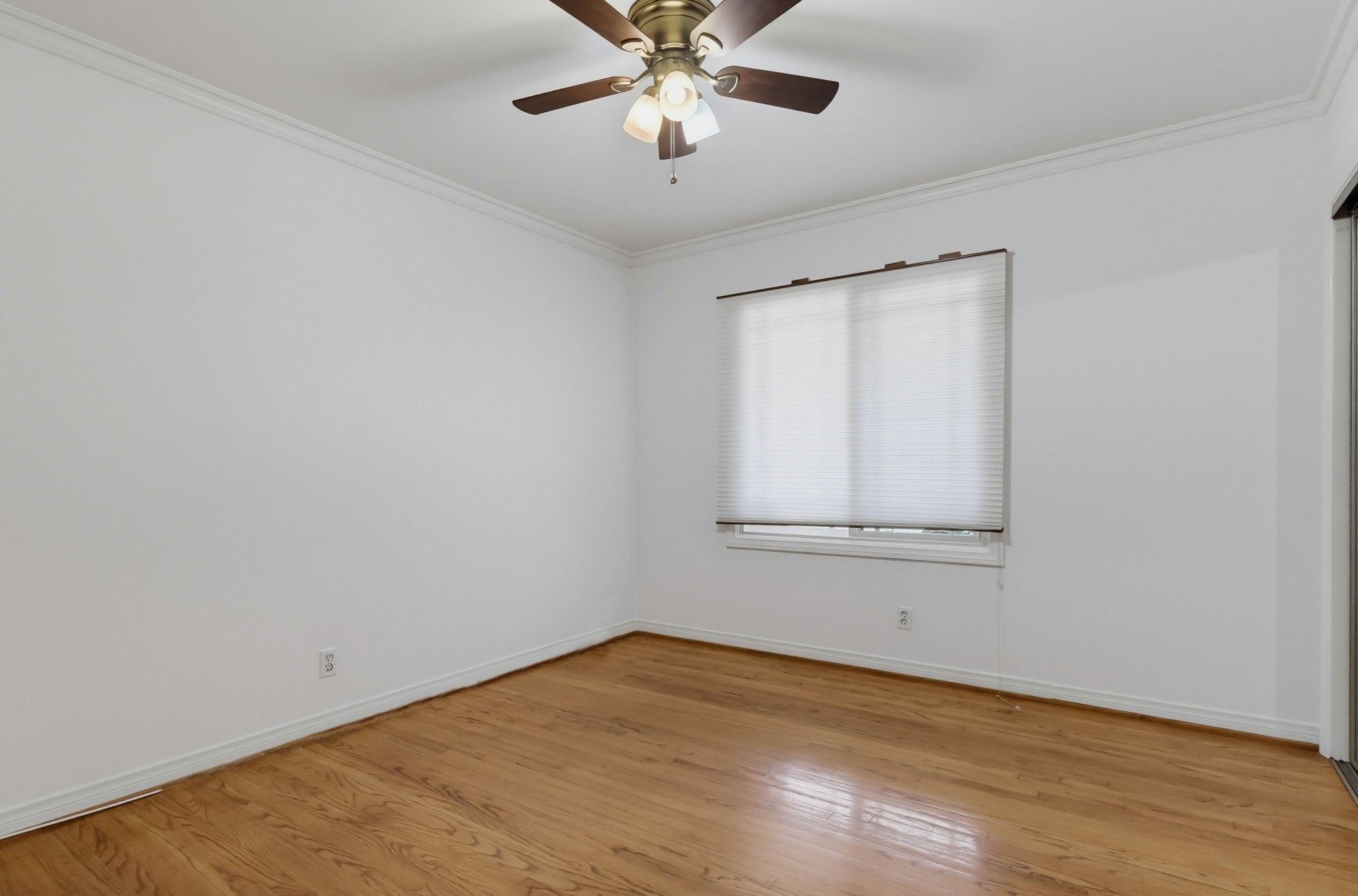 Virtual tour photo 24 of 49 for 861 Roxanne Ave