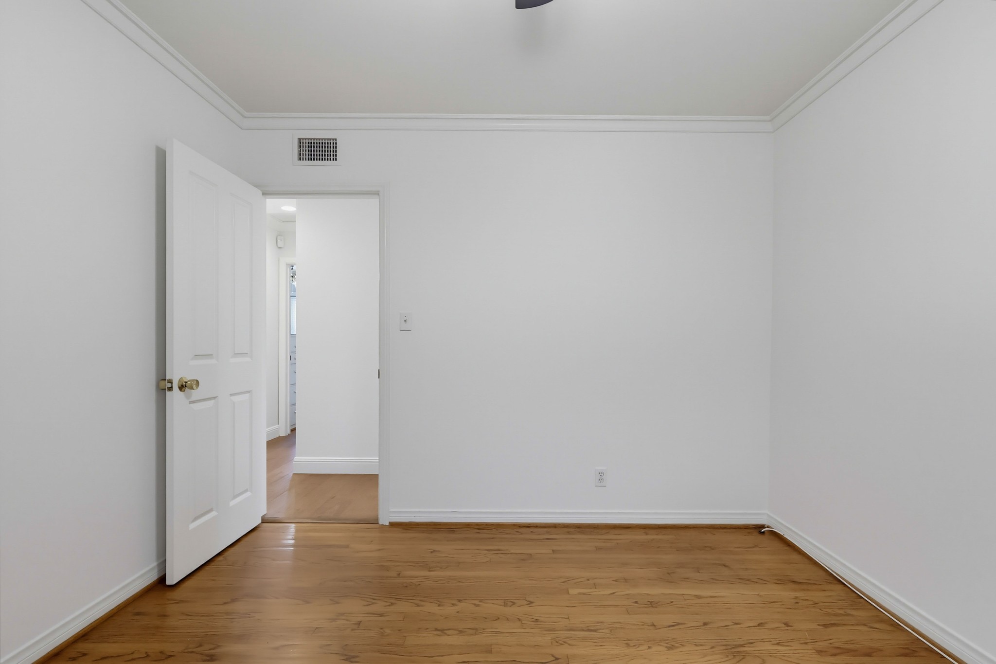 Virtual tour photo 26 of 49 for 861 Roxanne Ave