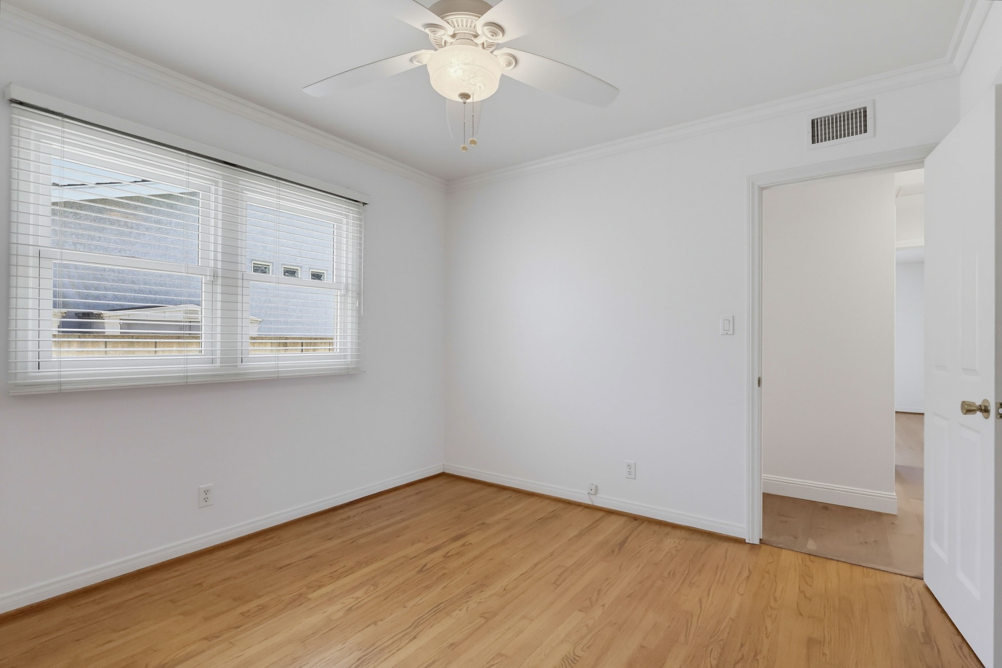 Virtual tour photo 30 of 49 for 861 Roxanne Ave