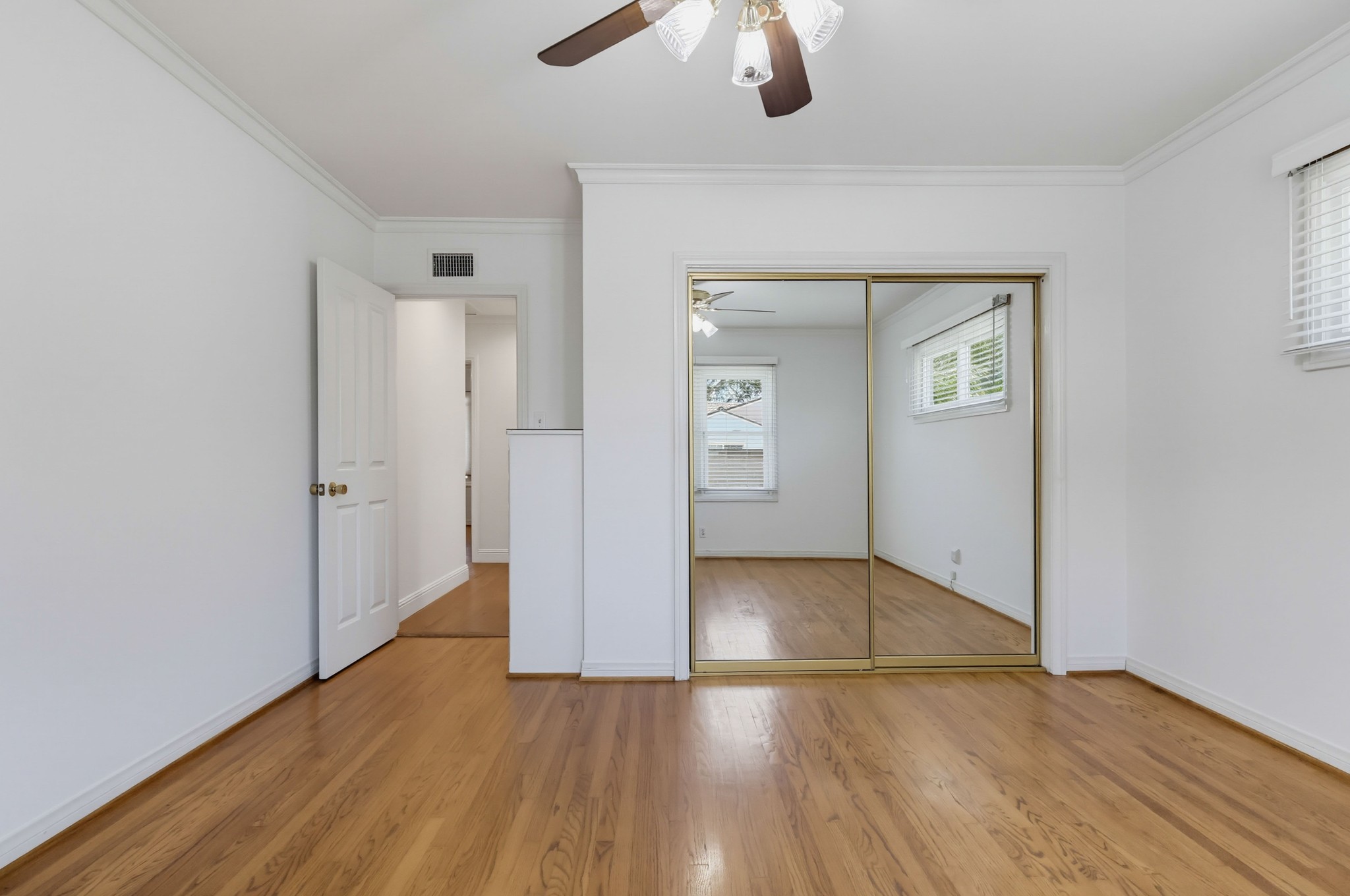 Virtual tour photo 33 of 49 for 861 Roxanne Ave