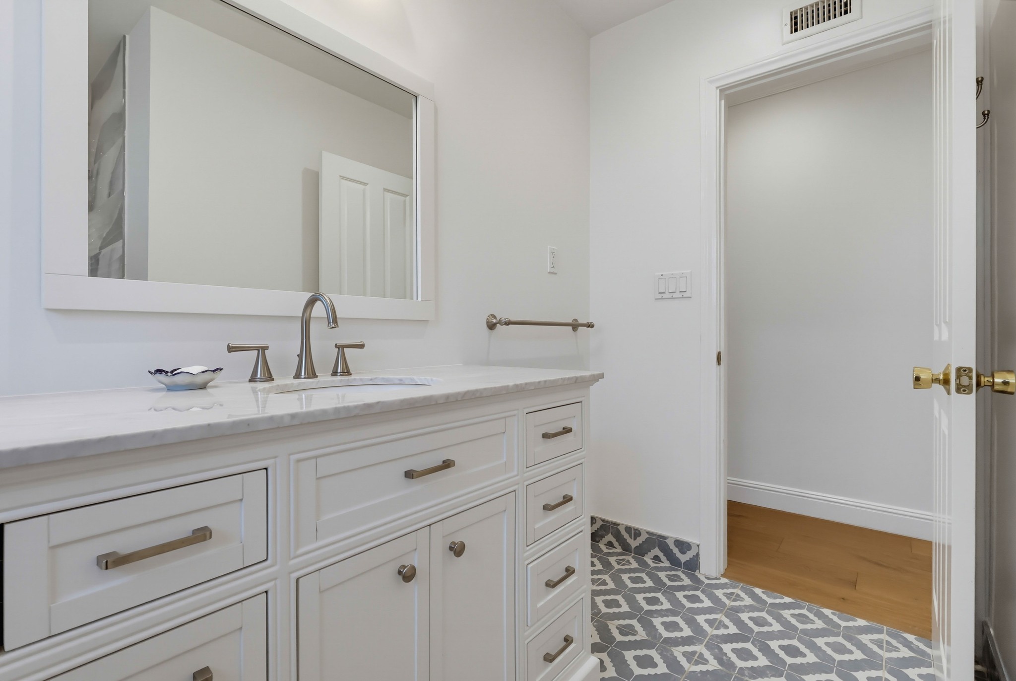 Virtual tour photo 35 of 49 for 861 Roxanne Ave