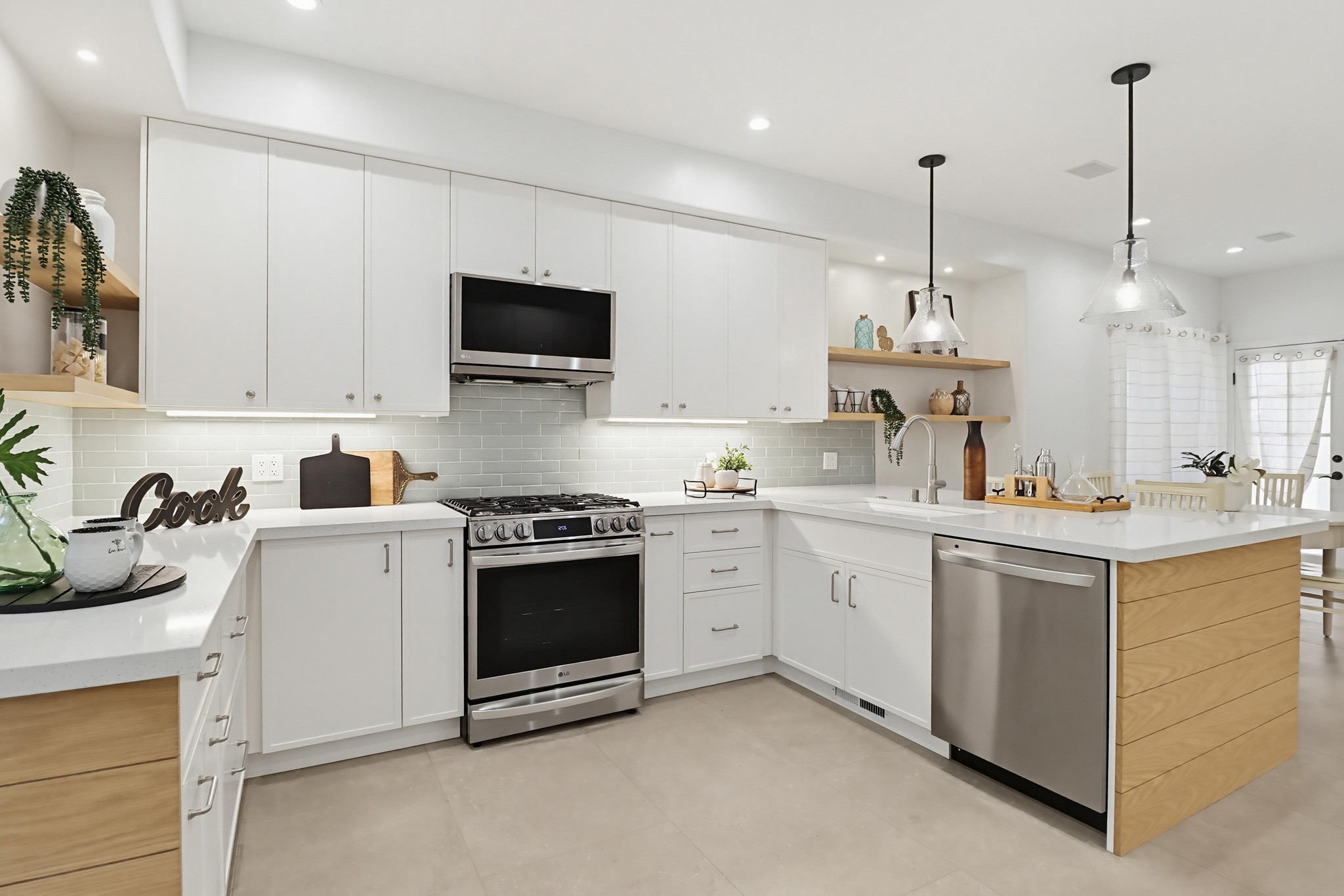 Virtual tour photo 13 of 64 for 862 G Ave