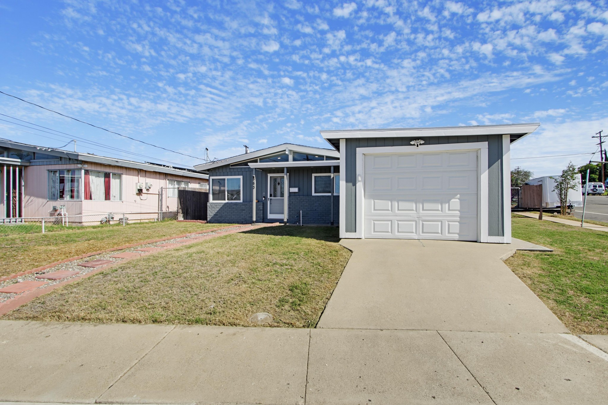 Virtual tour photo 4 of 55 for 863 Ginna Pl