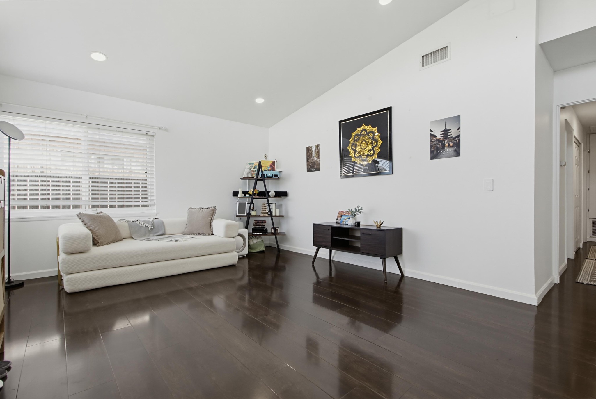 Virtual tour photo 10 of 55 for 863 Ginna Pl