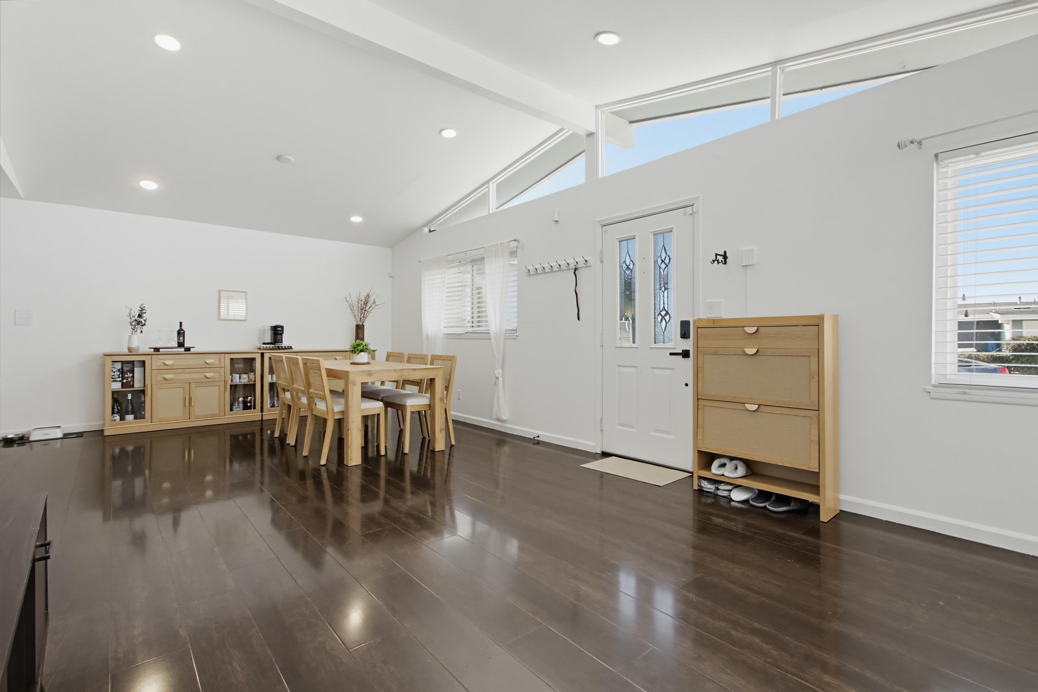 Virtual tour photo 11 of 55 for 863 Ginna Pl
