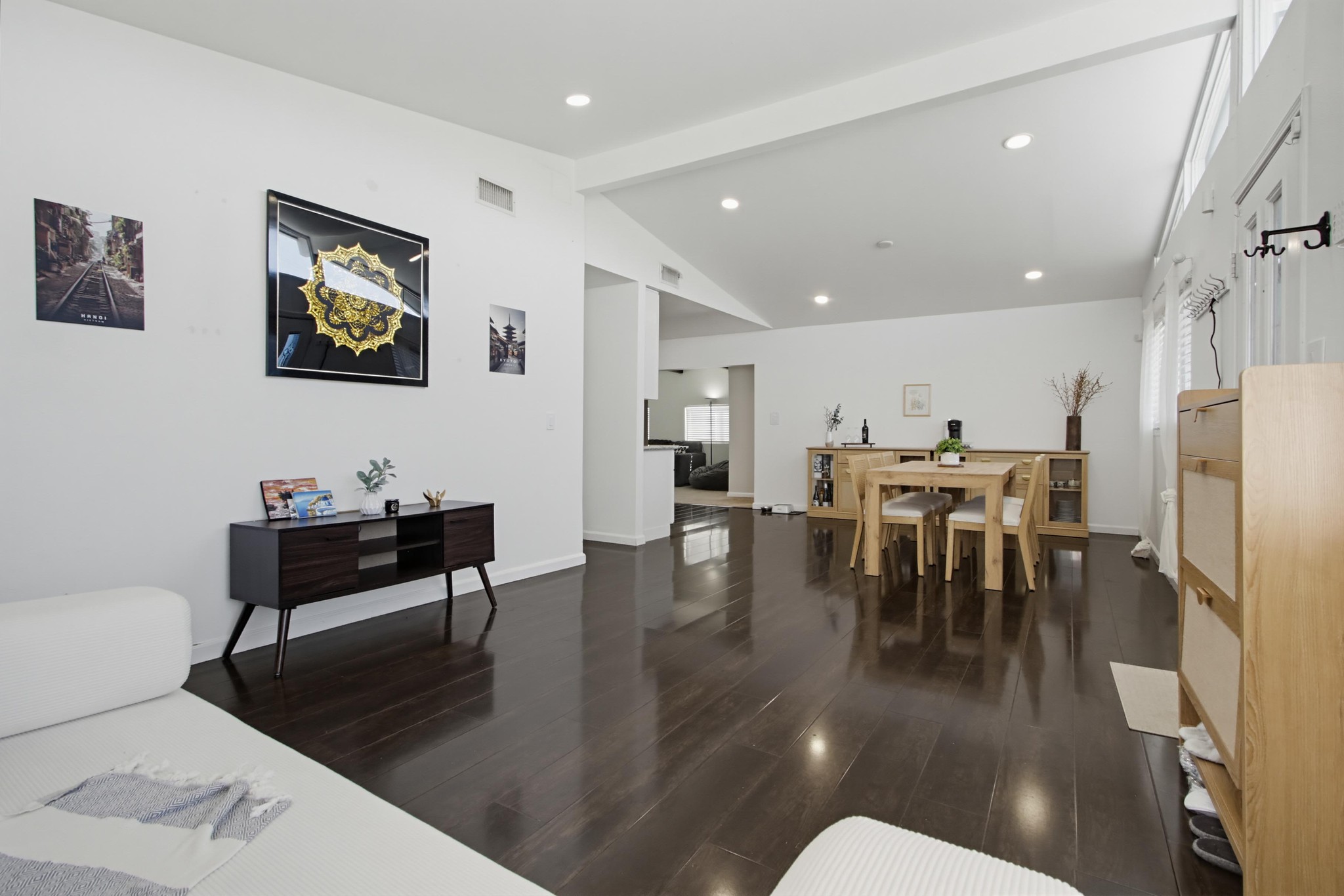 Virtual tour photo 12 of 55 for 863 Ginna Pl