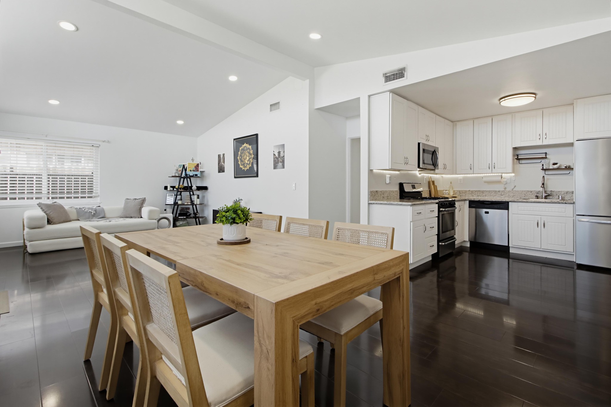 Virtual tour photo 14 of 55 for 863 Ginna Pl