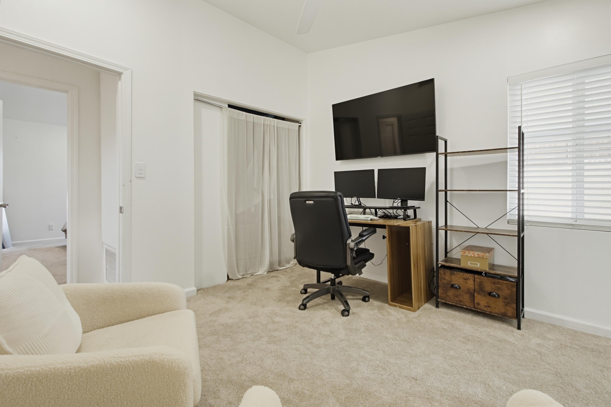 Virtual tour photo 28 of 55 for 863 Ginna Pl
