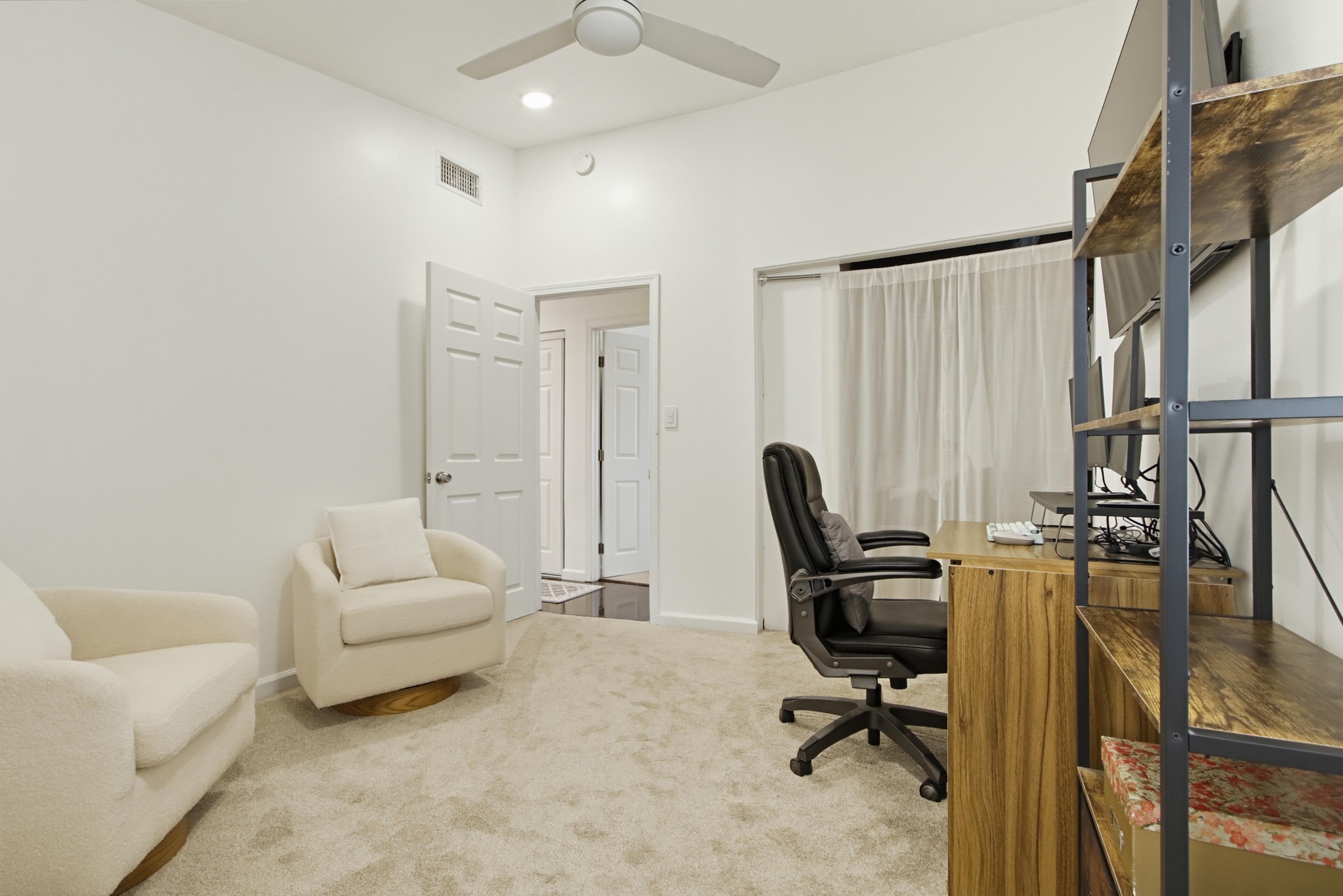 Virtual tour photo 29 of 55 for 863 Ginna Pl