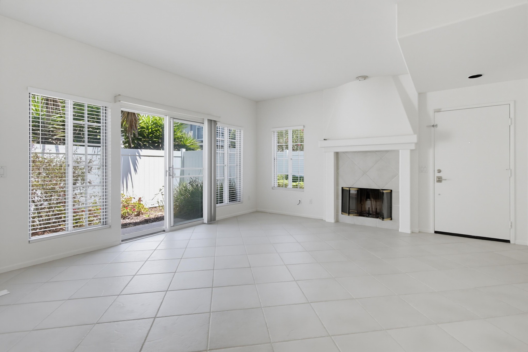 Virtual tour photo 8 of 66 for 8637 Via Mallorca Unit C