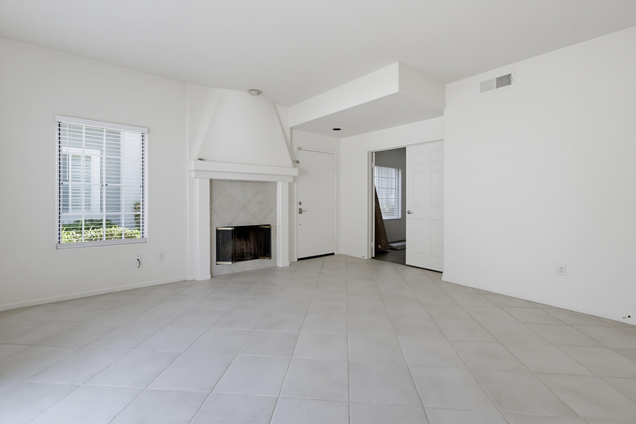 Virtual tour photo 9 of 66 for 8637 Via Mallorca Unit C
