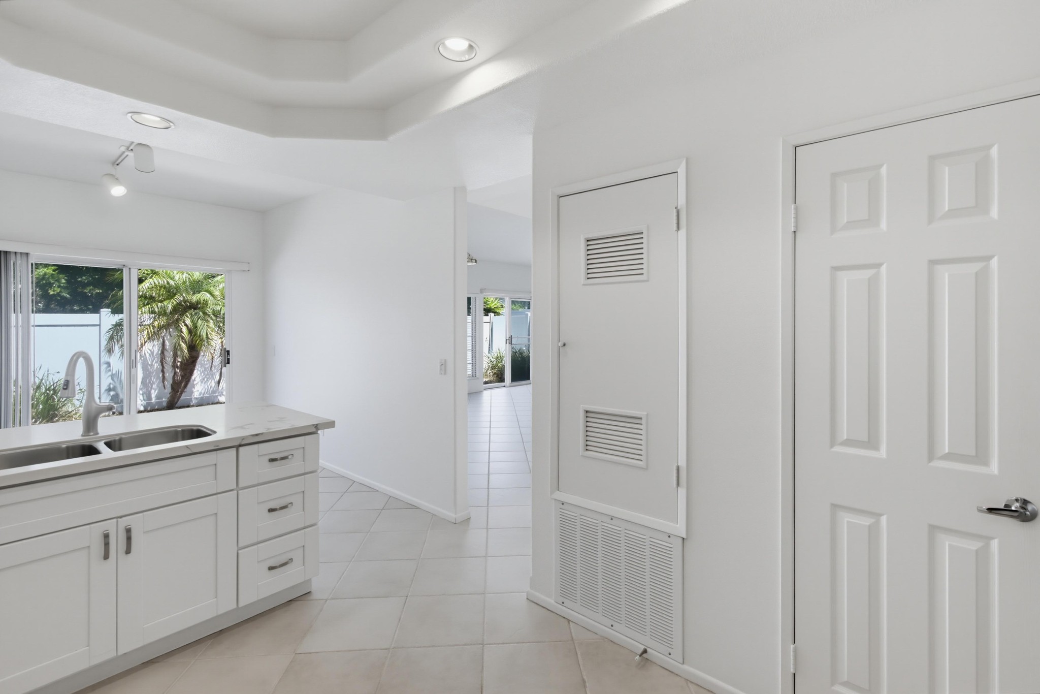 Virtual tour photo 17 of 66 for 8637 Via Mallorca Unit C