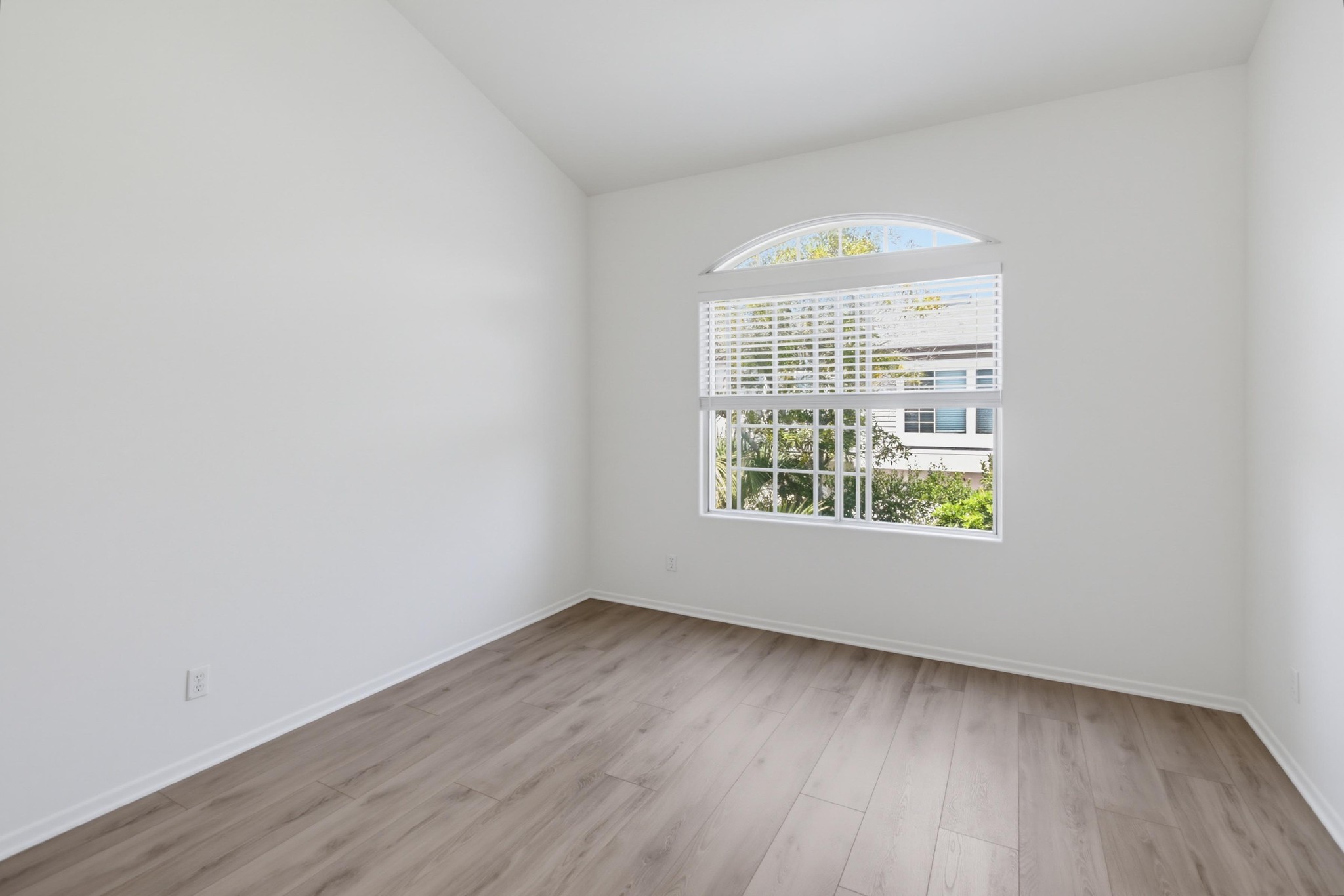 Virtual tour photo 31 of 66 for 8637 Via Mallorca Unit C