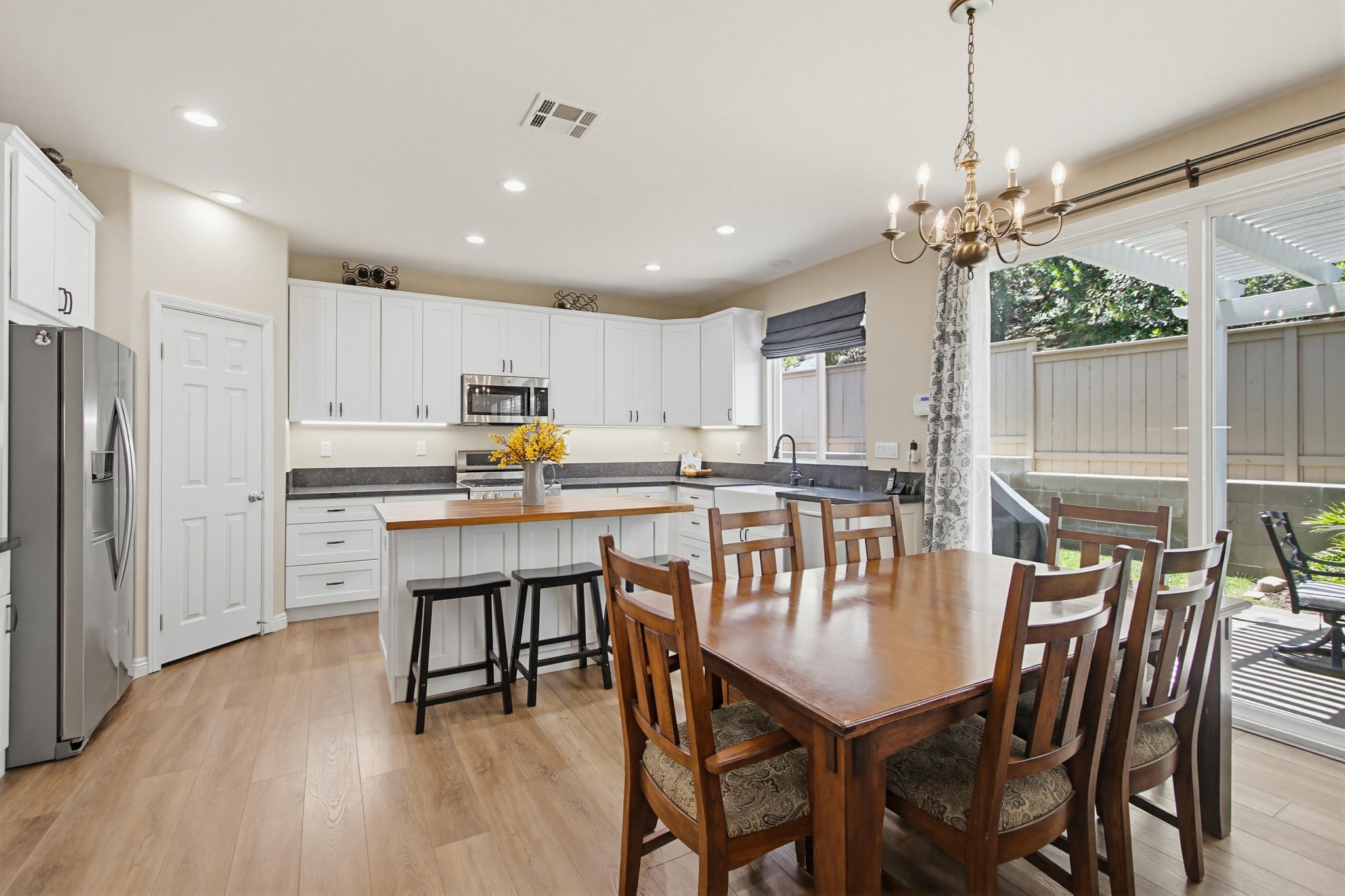 Virtual tour photo 10 of 66 for 866 Yosemite Dr