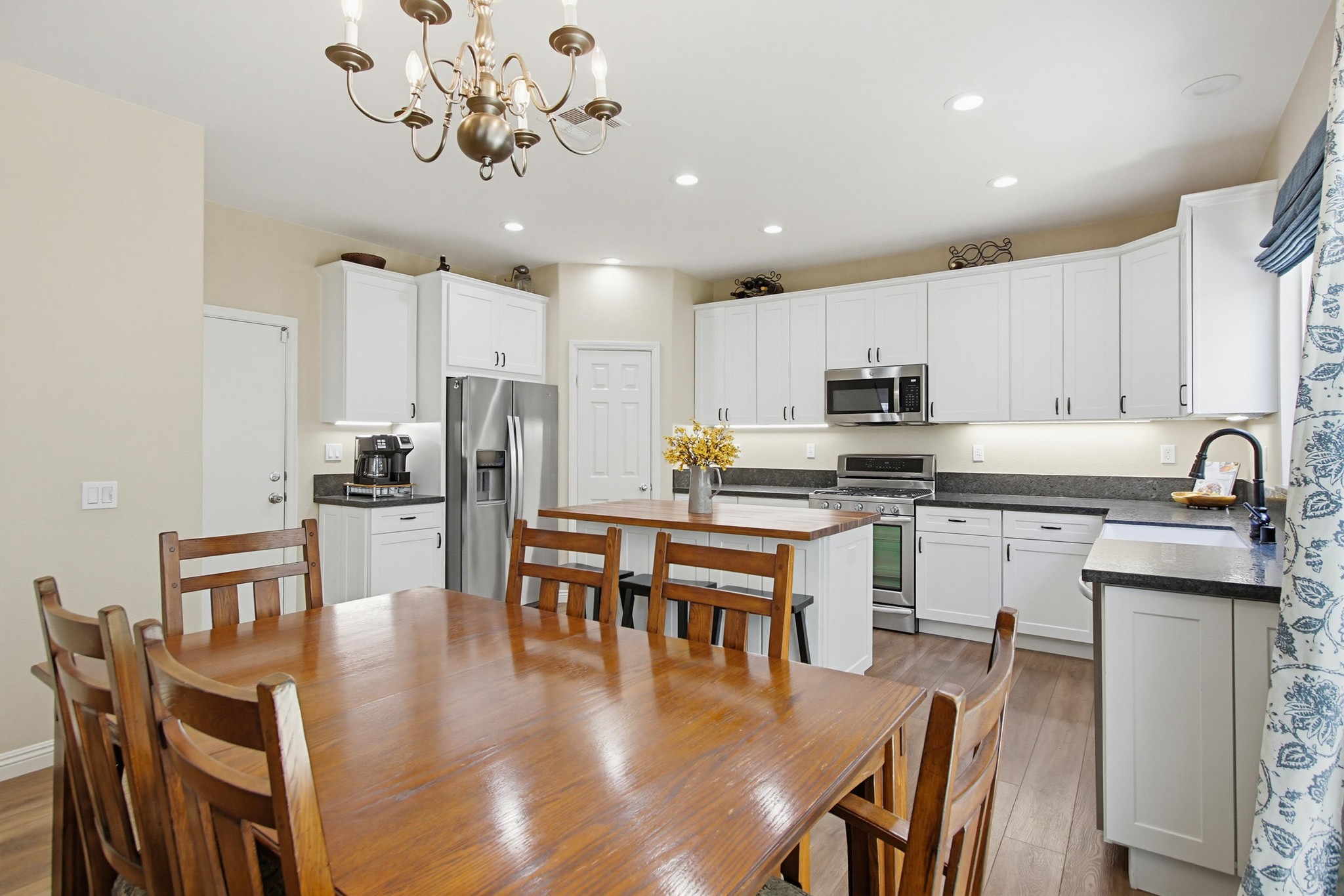 Virtual tour photo 11 of 66 for 866 Yosemite Dr