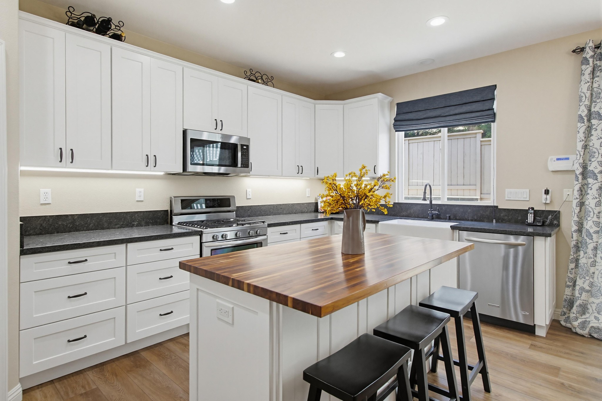 Virtual tour photo 12 of 66 for 866 Yosemite Dr