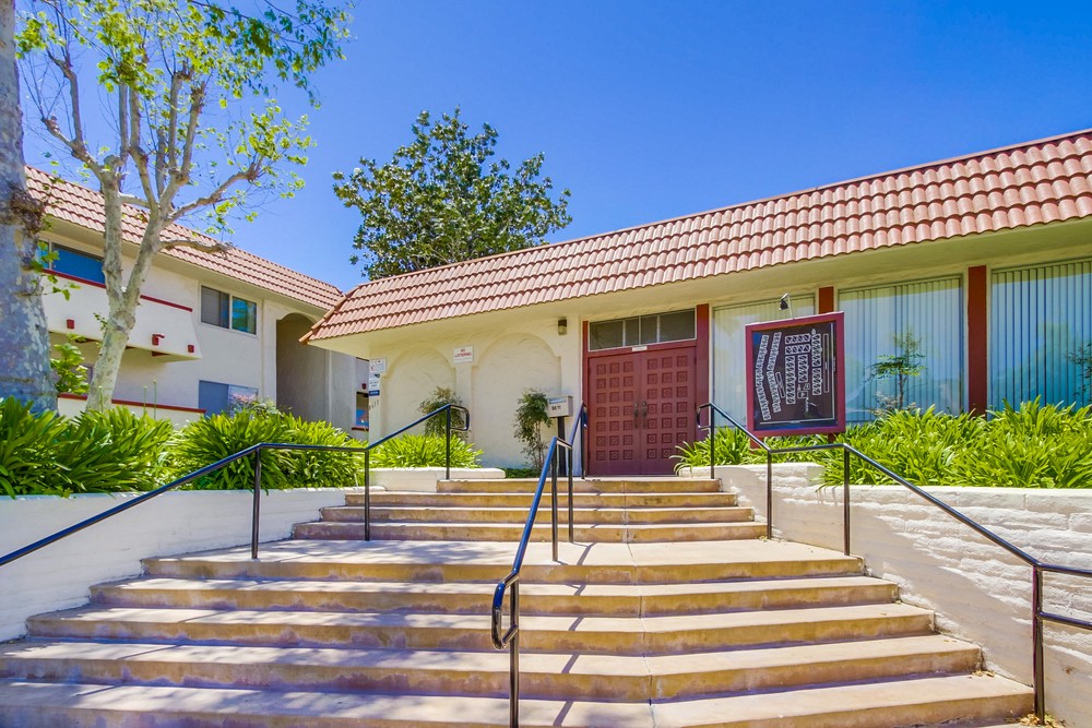 Virtual tour photo 25 of 30 for 8665 Lake Murray Blvd #6