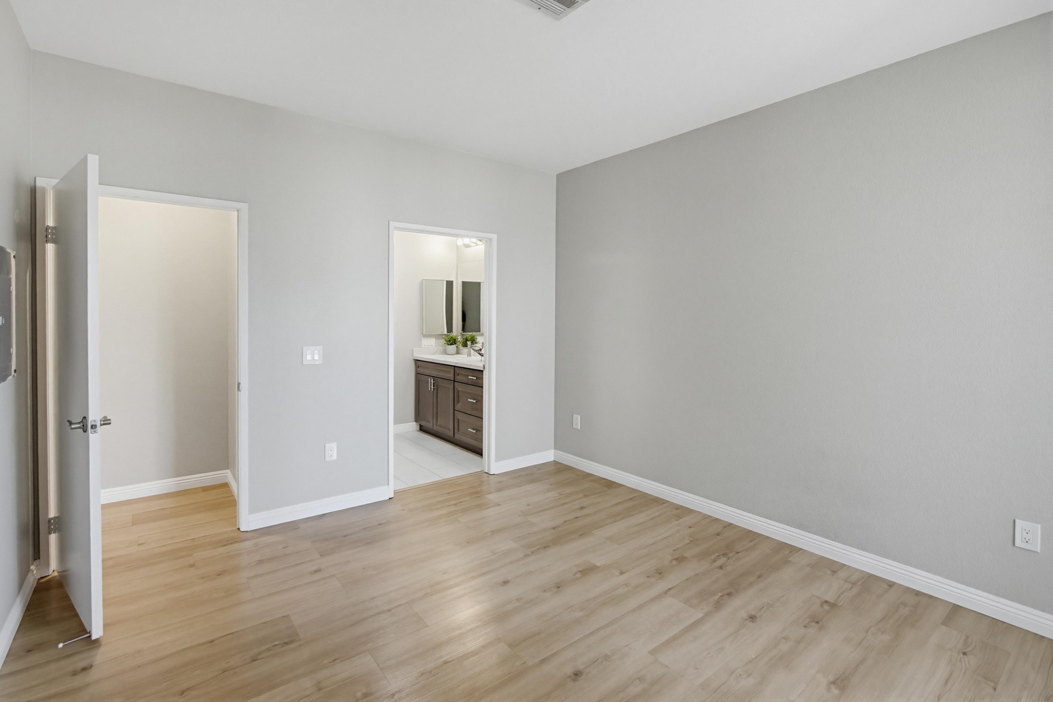 Virtual tour photo 15 of 34 for 8668 New Salem St UNIT 103