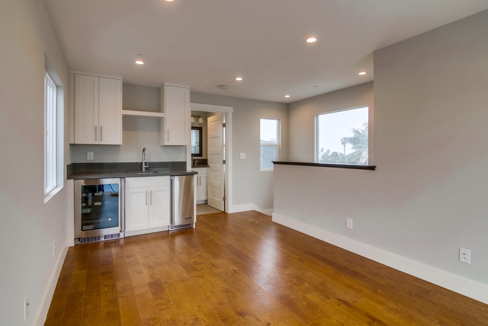 Virtual tour photo 30 of 38 for 867 Wilbur Ave