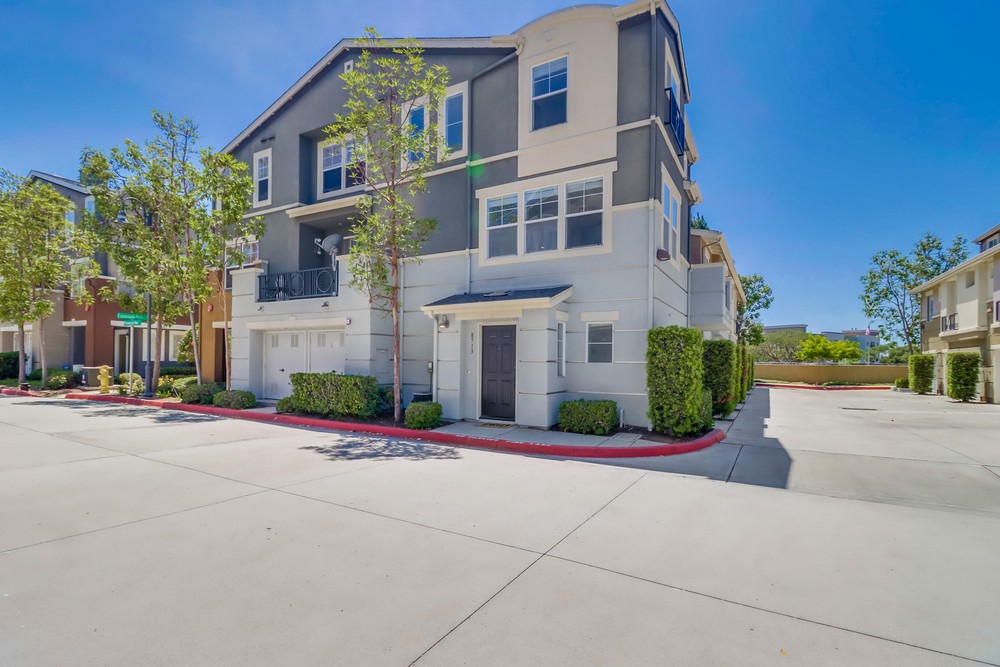 Virtual tour photo 1 of 40 for 8713 Plaza Square