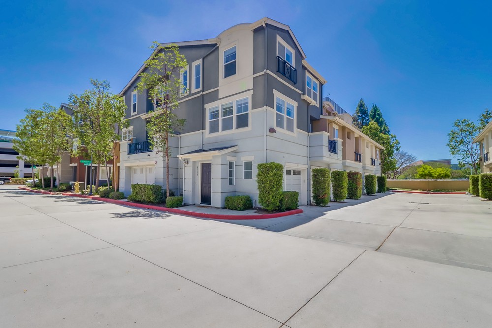 Virtual tour photo 3 of 40 for 8713 Plaza Square