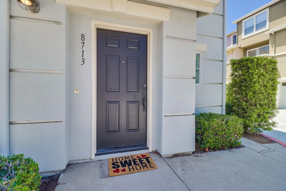 Virtual tour photo 4 of 40 for 8713 Plaza Square