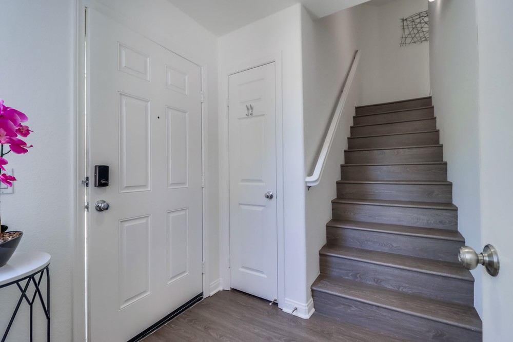 Virtual tour photo 6 of 40 for 8713 Plaza Square