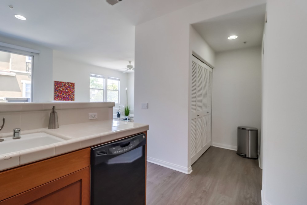 Virtual tour photo 18 of 40 for 8713 Plaza Square