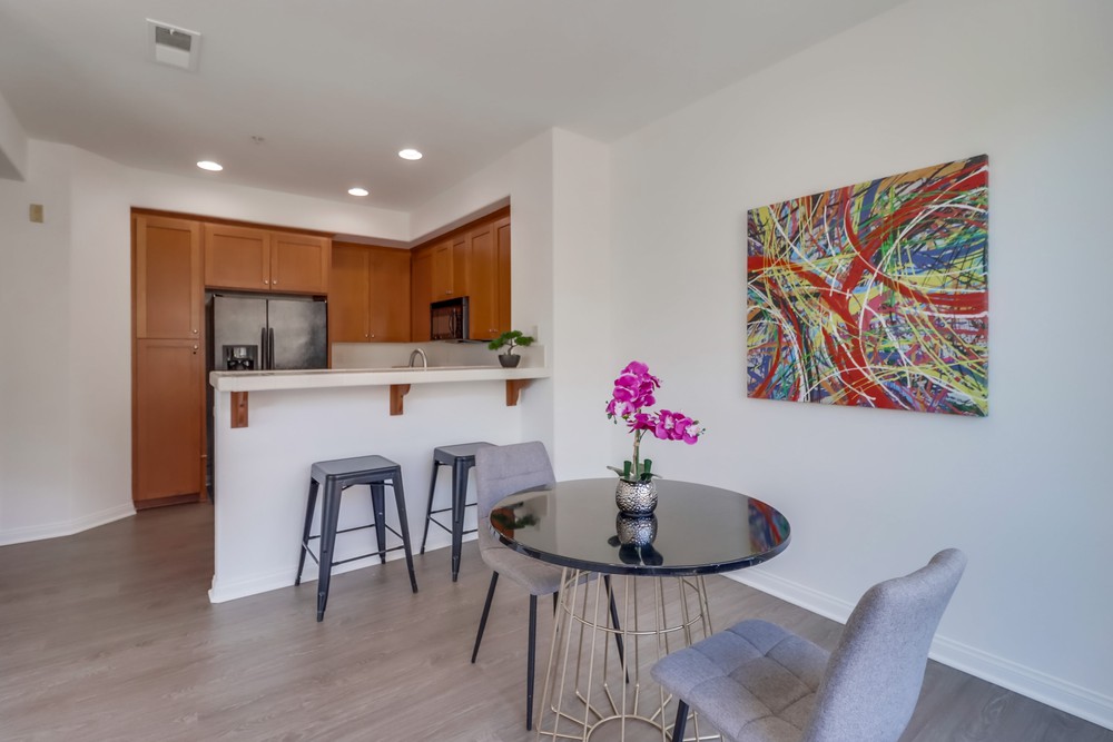Virtual tour photo 21 of 40 for 8713 Plaza Square
