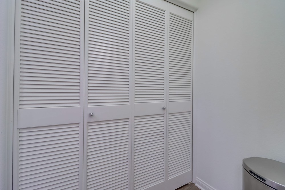 Virtual tour photo 23 of 40 for 8713 Plaza Square