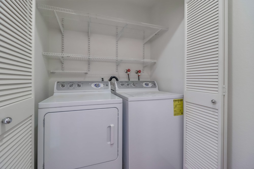 Virtual tour photo 24 of 40 for 8713 Plaza Square