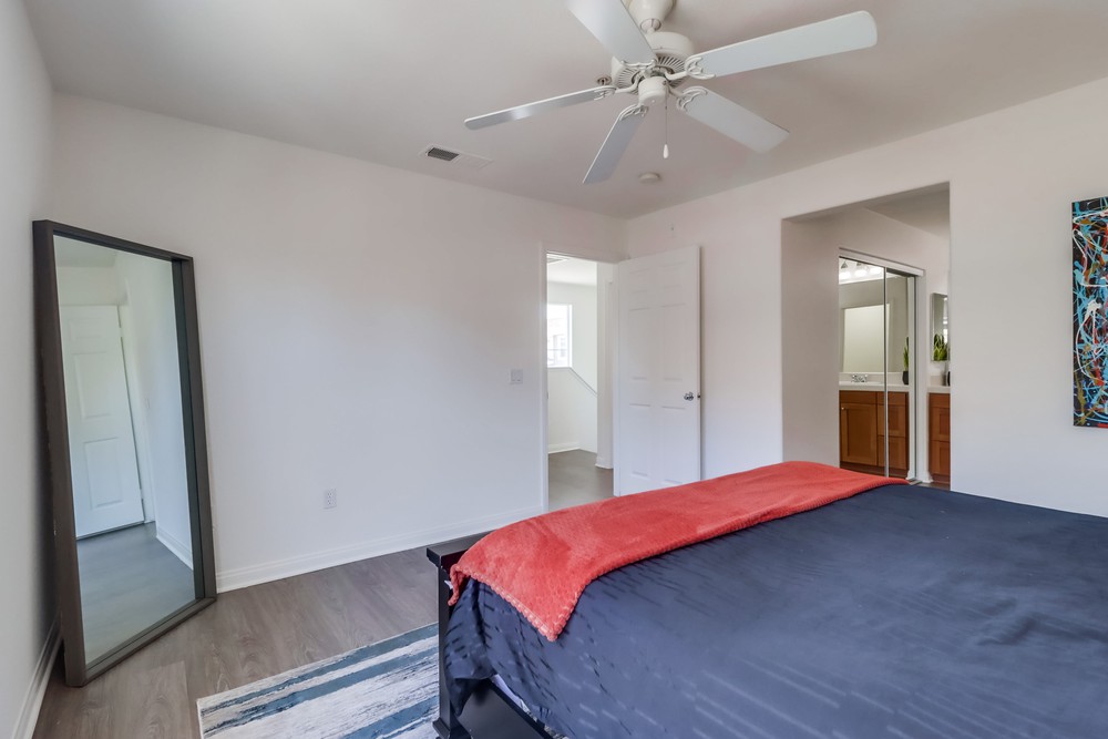 Virtual tour photo 31 of 40 for 8713 Plaza Square