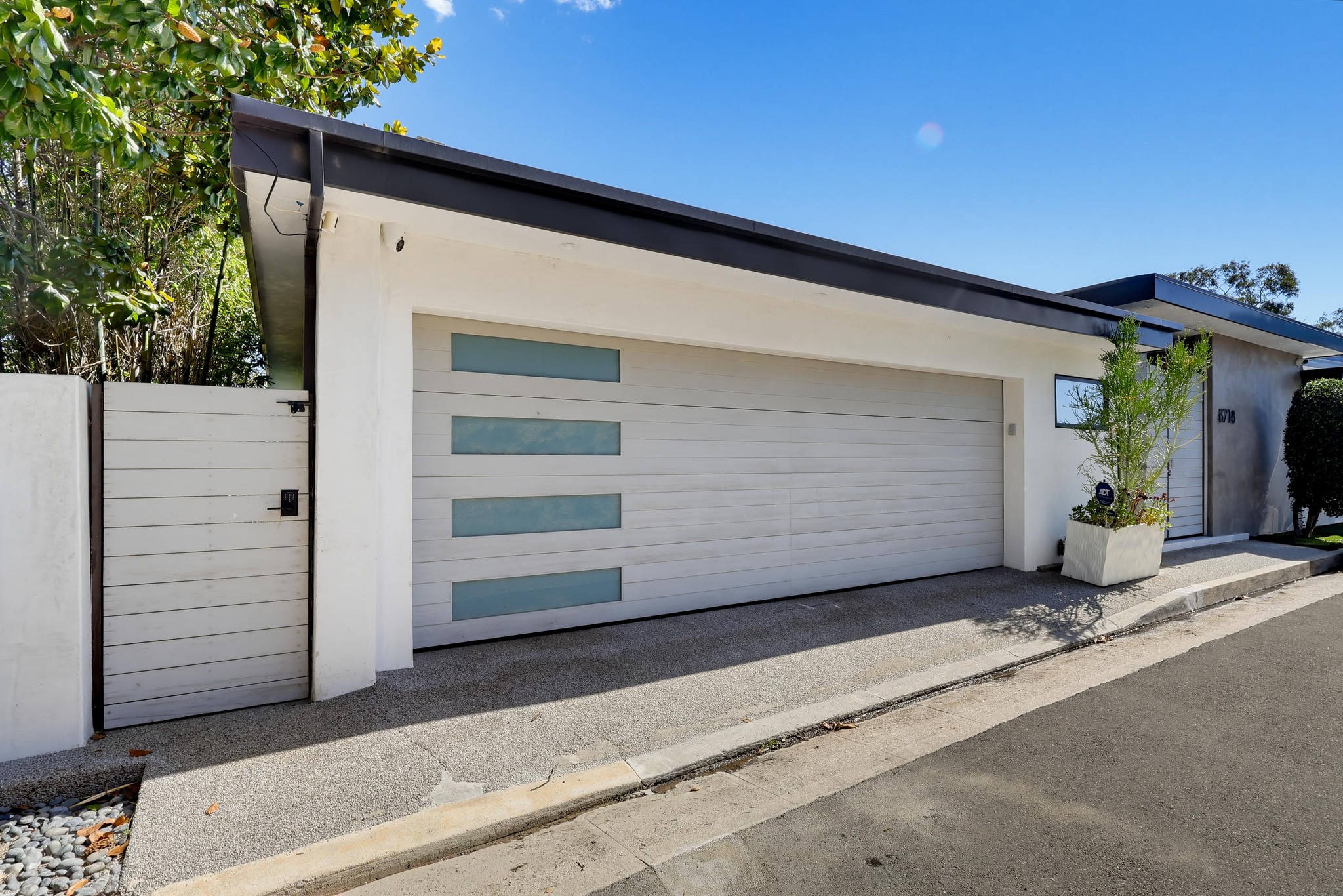 Virtual tour photo 1 of 38 for 8718 St Ives Dr