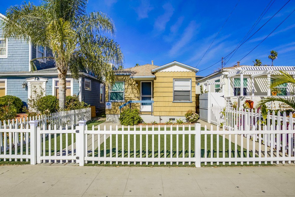 Virtual tour photo 1 of 32 for 872 Thomas Ave